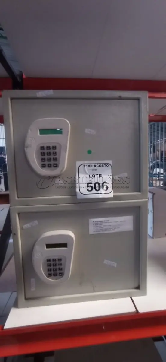 LOTE 506 - 02 COFRES DIGITAIS. (NO ESTADO) ATENÇÃO! FAZER A VISITAÇÃO ANTES DE ARREMATAR, NÃO SABEMOS SE FUNCIONA, LEILÃO NÃO TEM GARANTIA E NEM DEVOLUÇÃO, SUJEITO A POSSÍVEIS AVARIAS VISÍVEIS/OCULTAS E/OU AUSÊNCIA DE COMPONENTES.