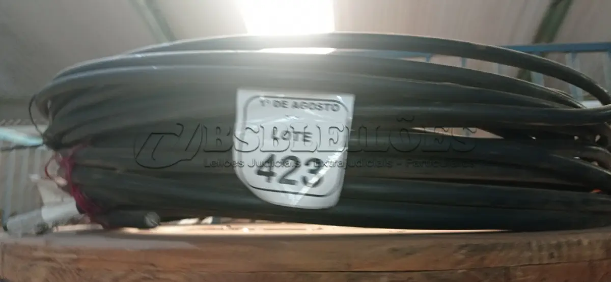 LOTE 423 - 02 ROLOS DE APROXIMADAMENTE 37M DE FIO ISOLADO EM ALUMÍNIO PRETO 150MM. (NO ESTADO) ATENÇÃO! FAZER A VISITAÇÃO ANTES DE ARREMATAR, NÃO SABEMOS SE FUNCIONA, LEILÃO NÃO TEM GARANTIA E NEM DEVOLUÇÃO, SUJEITO A POSSÍVEIS AVARIAS VISÍVEIS/OCULTAS E/OU AUSÊNCIA DE COMPONENTES.