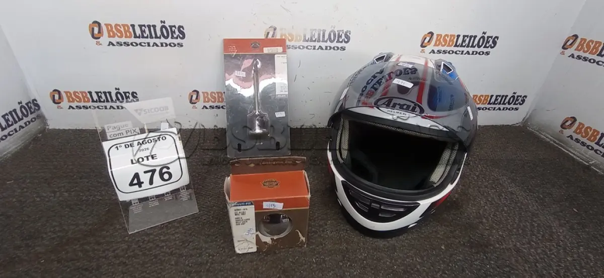 LOTE 476 - 01 CAPACETE 63 MARCA ARAI E 02 ACESSÓRIOS PARA MOTOS HARLEY DAVIDSON. (NO ESTADO) ATENÇÃO! FAZER A VISITAÇÃO ANTES DE ARREMATAR, NÃO SABEMOS SE FUNCIONA, LEILÃO NÃO TEM GARANTIA E NEM DEVOLUÇÃO, SUJEITO A POSSÍVEIS AVARIAS VISÍVEIS/OCULTAS E/OU AUSÊNCIA DE COMPONENTES.