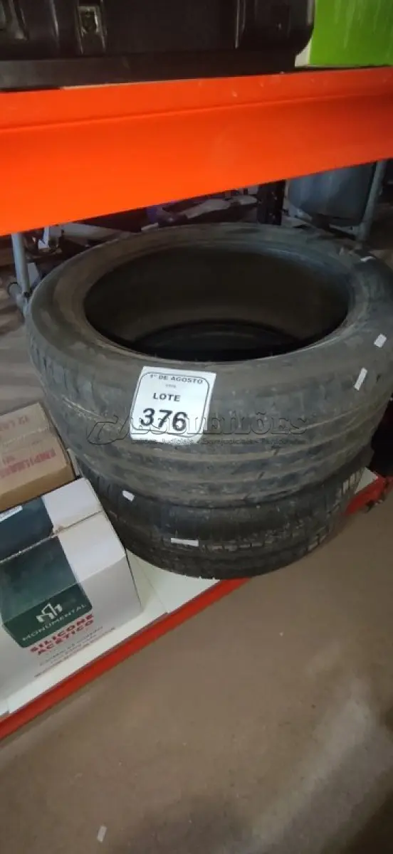 LOTE 376 - 01 PNEU 275/45 R20 E01 PNEU 275/40 2R 20. (NO ESTADO) ATENÇÃO! FAZER A VISITAÇÃO ANTES DE ARREMATAR, NÃO SABEMOS SE FUNCIONA, LEILÃO NÃO TEM GARANTIA E NEM DEVOLUÇÃO, SUJEITO A POSSÍVEIS AVARIAS VISÍVEIS/OCULTAS E/OU AUSÊNCIA DE COMPONENTES.