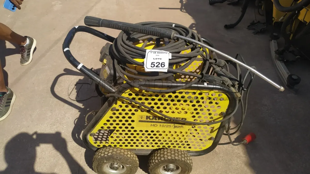 LOTE 526 - 01 LAVADORA DE ALTA PRESSÃO INDUSTRIAL MODELO HD 10/25 MAXI MARCA KARCHER. (NO ESTADO) ATENÇÃO! FAZER A VISITAÇÃO ANTES DE ARREMATAR, NÃO SABEMOS SE FUNCIONA, LEILÃO NÃO TEM GARANTIA E NEM DEVOLUÇÃO, SUJEITO A POSSÍVEIS AVARIAS VISÍVEIS/OCULTAS E/OU AUSÊNCIA DE COMPONENTES.
