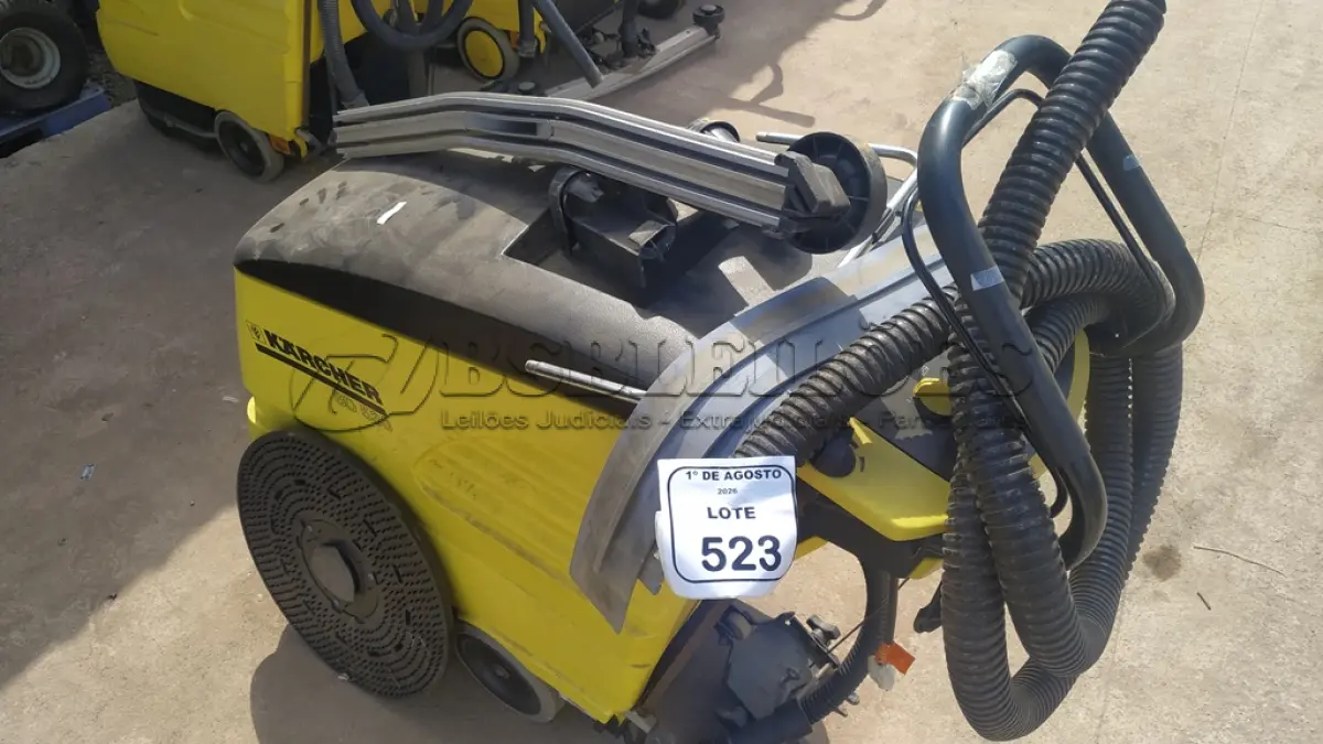 LOTE 523 - 01 MÁQUINA DE LAVAR PISO INDUSTRIAL MODELO BD 530 MARCA KARCHER. (NO ESTADO) ATENÇÃO! FAZER A VISITAÇÃO ANTES DE ARREMATAR, NÃO SABEMOS SE FUNCIONA, LEILÃO NÃO TEM GARANTIA E NEM DEVOLUÇÃO, SUJEITO A POSSÍVEIS AVARIAS VISÍVEIS/OCULTAS E/OU AUSÊNCIA DE COMPONENTES.