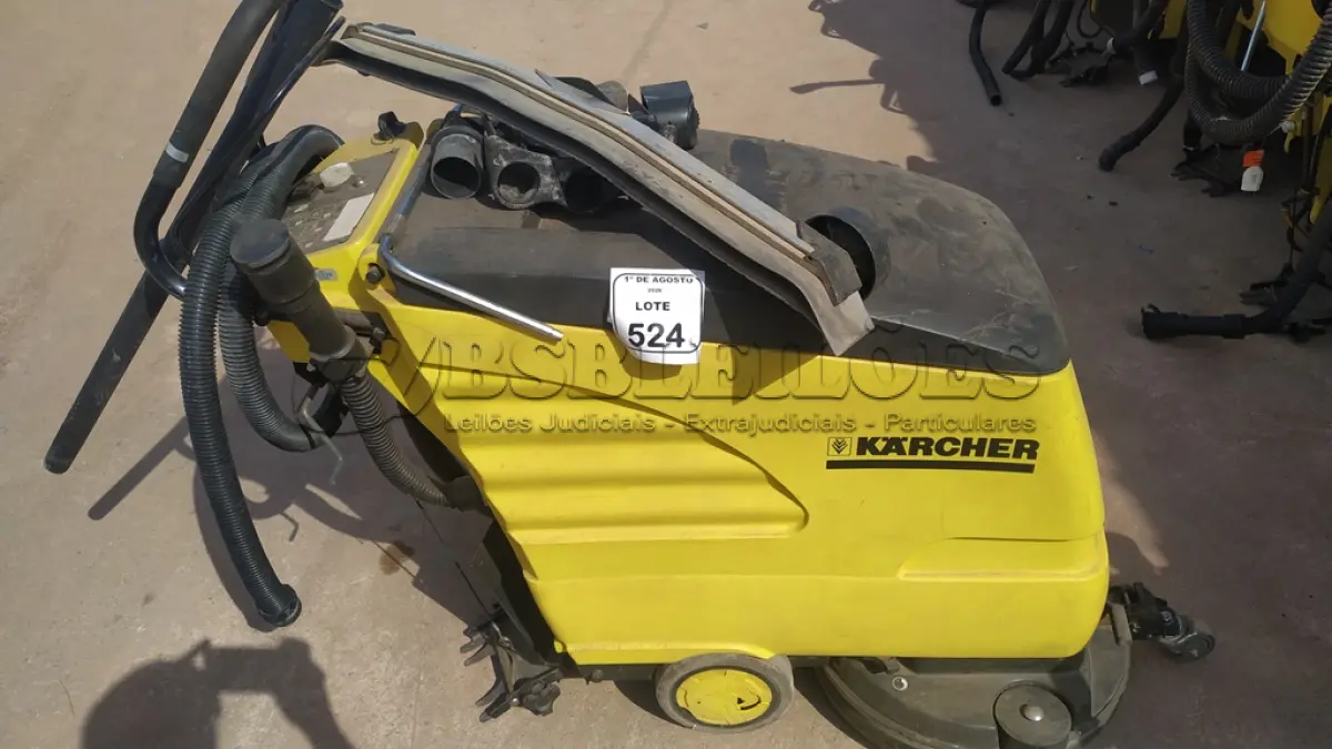LOTE 524 - 01 MÁQUINA DE LAVAR PISO INDUSTRIAL MARCA KARCHER. (NO ESTADO) ATENÇÃO! FAZER A VISITAÇÃO ANTES DE ARREMATAR, NÃO SABEMOS SE FUNCIONA, LEILÃO NÃO TEM GARANTIA E NEM DEVOLUÇÃO, SUJEITO A POSSÍVEIS AVARIAS VISÍVEIS/OCULTAS E/OU AUSÊNCIA DE COMPONENTES.