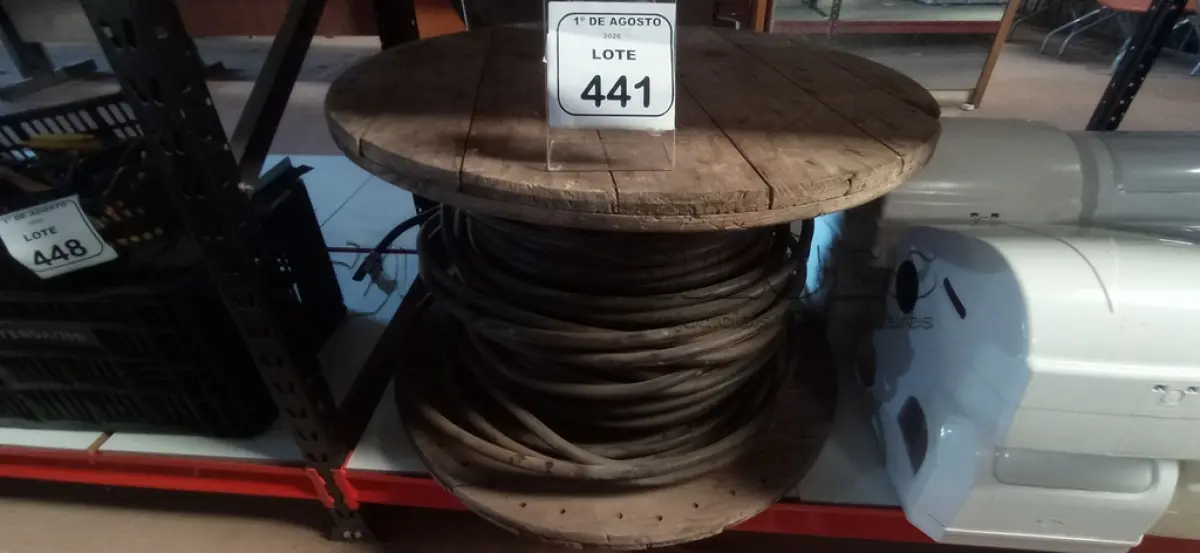 LOTE 441 - 01 CARRETEL COM APROXIMADAMENTE 115M DE FIO EM ALUMÍNIO ISOLADO PRETO 0,95MM. (NO ESTADO) ATENÇÃO! FAZER A VISITAÇÃO ANTES DE ARREMATAR, NÃO SABEMOS SE FUNCIONA, LEILÃO NÃO TEM GARANTIA E NEM DEVOLUÇÃO, SUJEITO A POSSÍVEIS AVARIAS VISÍVEIS/OCULTAS E/OU AUSÊNCIA DE COMPONENTES.