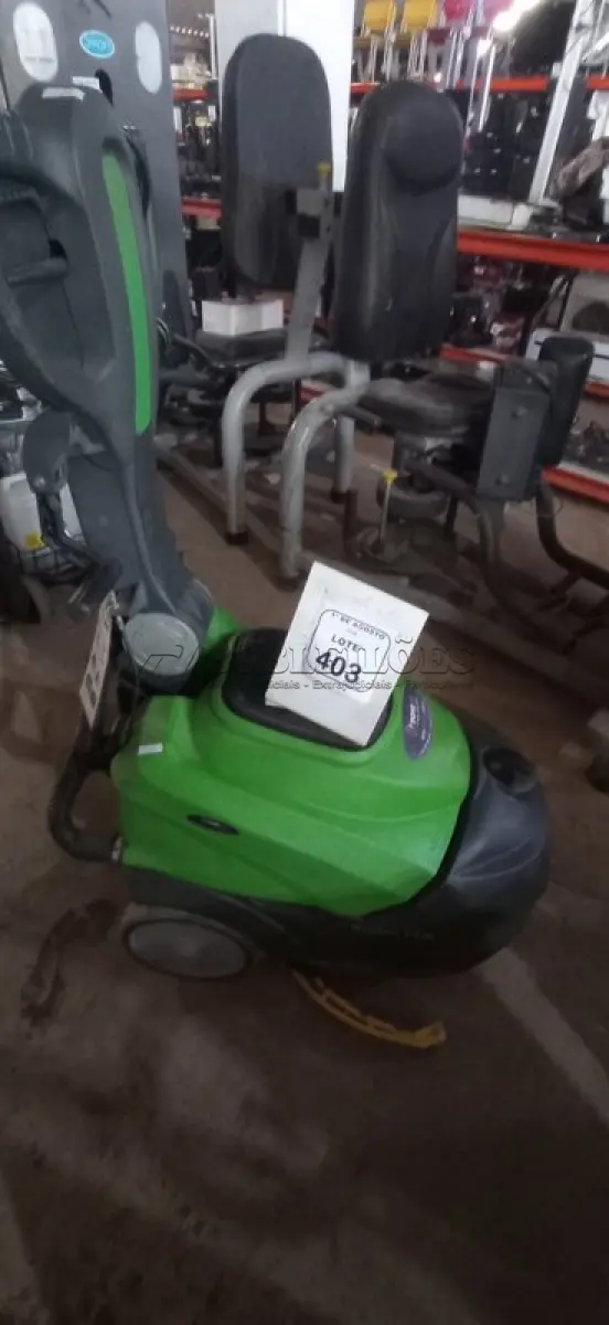 LOTE 403 - 01 LAVADORA DE PISO INDUSTRIAL MODELO CT40 MARCA IPC. (NO ESTADO) ATENÇÃO! FAZER A VISITAÇÃO ANTES DE ARREMATAR, NÃO SABEMOS SE FUNCIONA, LEILÃO NÃO TEM GARANTIA E NEM DEVOLUÇÃO, SUJEITO A POSSÍVEIS AVARIAS VISÍVEIS/OCULTAS E/OU AUSÊNCIA DE COMPONENTES.