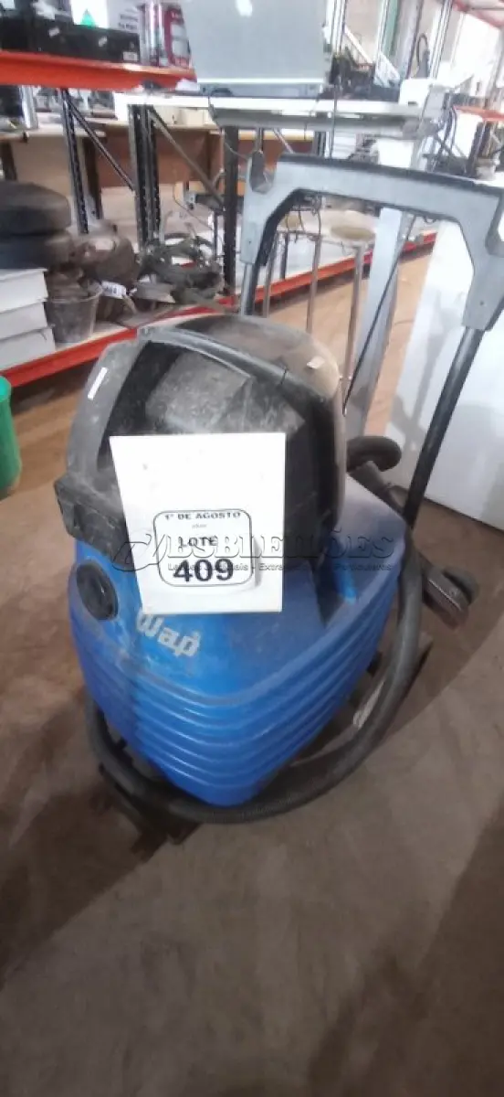 LOTE 409 - 01 ASPIRADOR INDUSTRIAL MODELO FLOOR VAC 1500 MARCA WAP. (NO ESTADO) ATENÇÃO! FAZER A VISITAÇÃO ANTES DE ARREMATAR, NÃO SABEMOS SE FUNCIONA, LEILÃO NÃO TEM GARANTIA E NEM DEVOLUÇÃO, SUJEITO A POSSÍVEIS AVARIAS VISÍVEIS/OCULTAS E/OU AUSÊNCIA DE COMPONENTES.