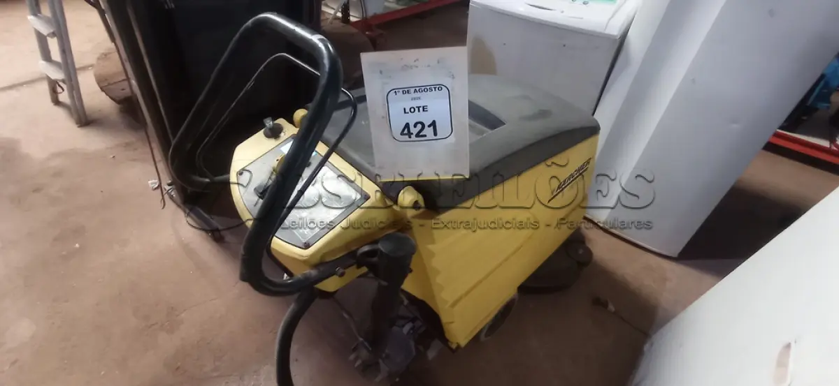 LOTE 421 - 01 MÁQUINA DE LAVAR PISO INDUSTRIAL MODELO BD 530 MARCA KARCHER. (NO ESTADO) ATENÇÃO! FAZER A VISITAÇÃO ANTES DE ARREMATAR, NÃO SABEMOS SE FUNCIONA, LEILÃO NÃO TEM GARANTIA E NEM DEVOLUÇÃO, SUJEITO A POSSÍVEIS AVARIAS VISÍVEIS/OCULTAS E/OU AUSÊNCIA DE COMPONENTES.