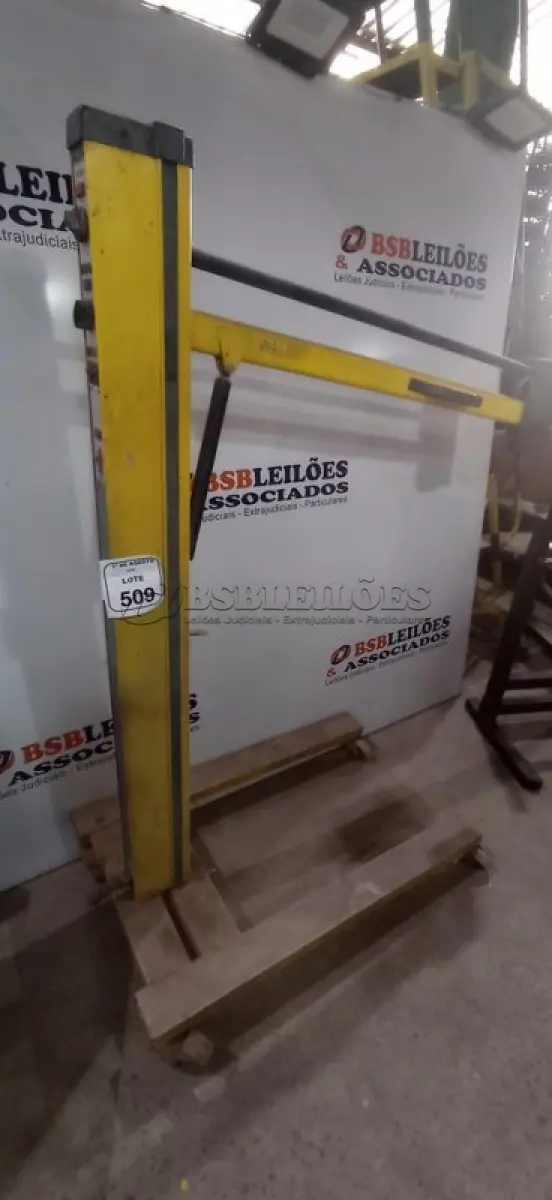 LOTE 509 - 01 BRAÇO DE ILUMINAÇÃO MÓVEL INDUSTRIAL COM TOMADAS. (NO ESTADO) ATENÇÃO! FAZER A VISITAÇÃO ANTES DE ARREMATAR, NÃO SABEMOS SE FUNCIONA, LEILÃO NÃO TEM GARANTIA E NEM DEVOLUÇÃO, SUJEITO A POSSÍVEIS AVARIAS VISÍVEIS/OCULTAS E/OU AUSÊNCIA DE COMPONENTES.