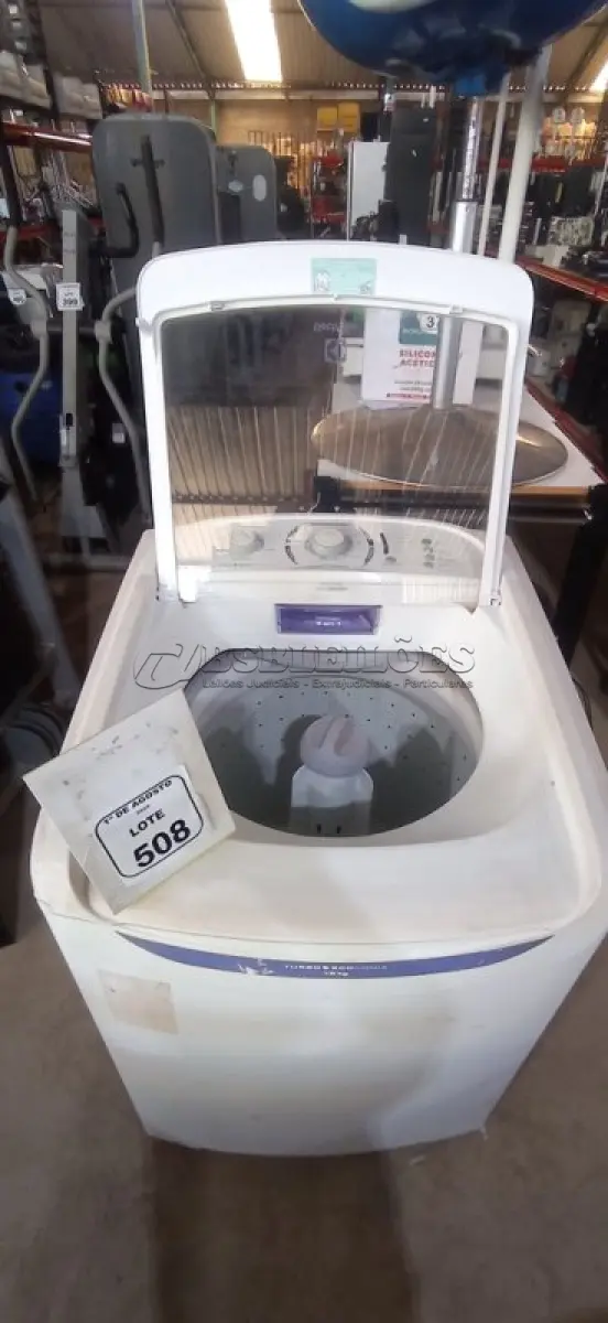 LOTE 508 - 01 MÁQUINA DE LAVAR 15KG 110V MARCA ELECTROLUX COM TRANSFORMADOR. (NO ESTADO) ATENÇÃO! FAZER A VISITAÇÃO ANTES DE ARREMATAR, NÃO SABEMOS SE FUNCIONA, LEILÃO NÃO TEM GARANTIA E NEM DEVOLUÇÃO, SUJEITO A POSSÍVEIS AVARIAS VISÍVEIS/OCULTAS E/OU AUSÊNCIA DE COMPONENTES.
