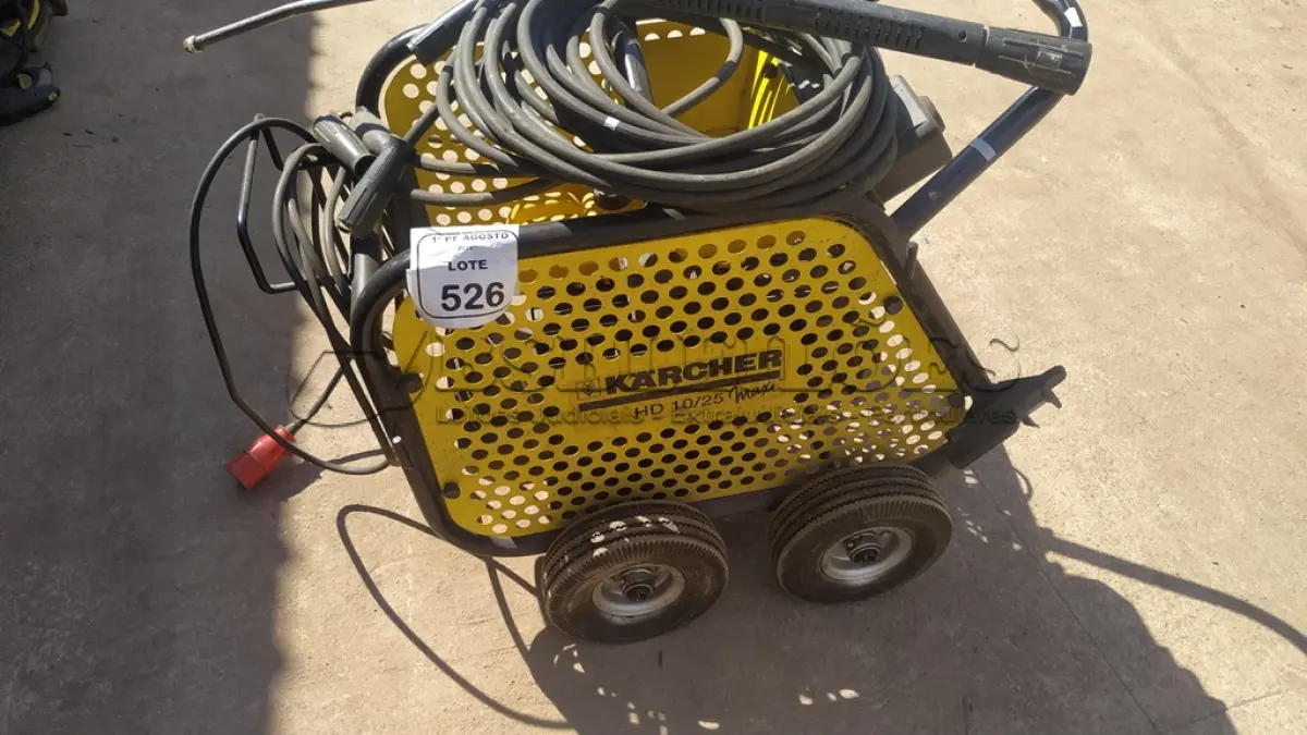 LOTE 526 - 01 LAVADORA DE ALTA PRESSÃO INDUSTRIAL MODELO HD 10/25 MAXI MARCA KARCHER. (NO ESTADO) ATENÇÃO! FAZER A VISITAÇÃO ANTES DE ARREMATAR, NÃO SABEMOS SE FUNCIONA, LEILÃO NÃO TEM GARANTIA E NEM DEVOLUÇÃO, SUJEITO A POSSÍVEIS AVARIAS VISÍVEIS/OCULTAS E/OU AUSÊNCIA DE COMPONENTES.