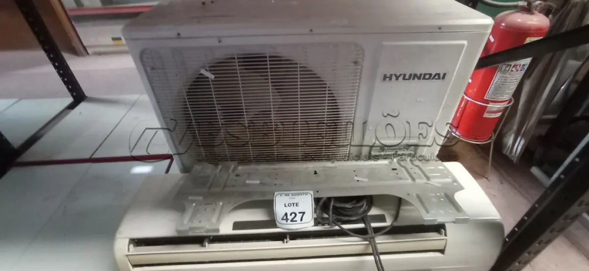 LOTE 427 - 01 AR CONDICIONADO DE 24.000BTU/H MARCA HYNDAY. (NO ESTADO) ATENÇÃO! FAZER A VISITAÇÃO ANTES DE ARREMATAR, NÃO SABEMOS SE FUNCIONA, LEILÃO NÃO TEM GARANTIA E NEM DEVOLUÇÃO, SUJEITO A POSSÍVEIS AVARIAS VISÍVEIS/OCULTAS E/OU AUSÊNCIA DE COMPONENTES.
