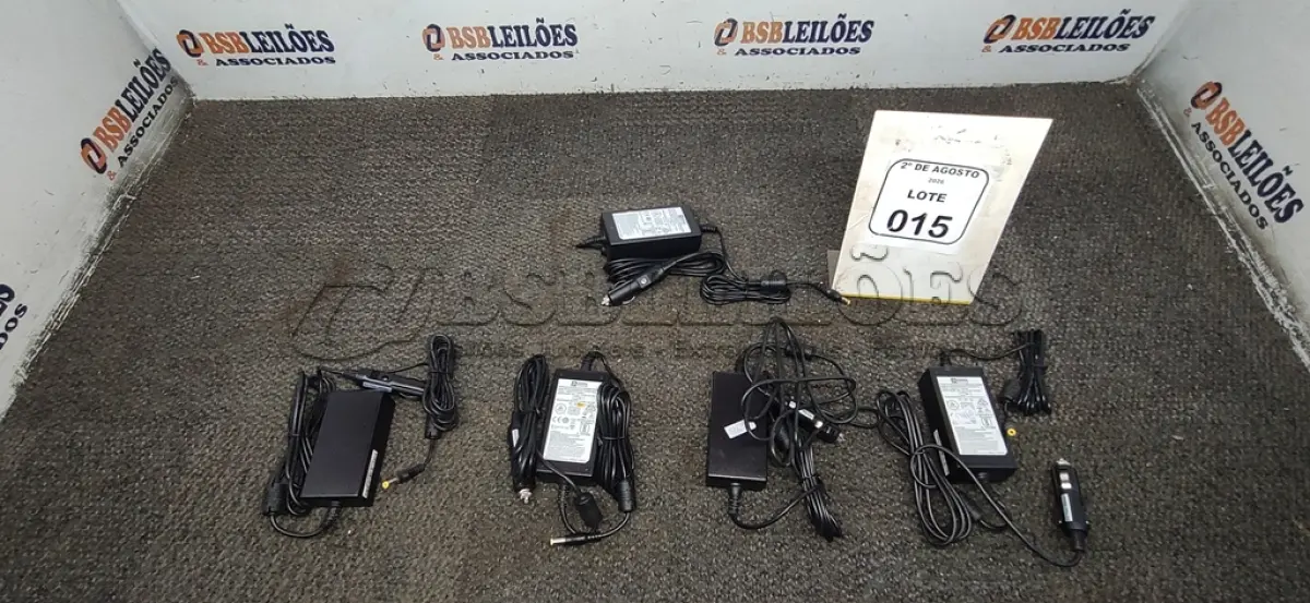 LOTE 015 - 06 FONTES CONVERSOR/ADAPTADOR DE ENERGIA 12V. (NO ESTADO) ATENÇÃO! FAZER A VISITAÇÃO ANTES DE ARREMATAR, NÃO SABEMOS SE FUNCIONA, LEILÃO NÃO TEM GARANTIA E NEM DEVOLUÇÃO, SUJEITO A POSSÍVEIS AVARIAS VISÍVEIS/OCULTAS E/OU AUSÊNCIA DE COMPONENTES.