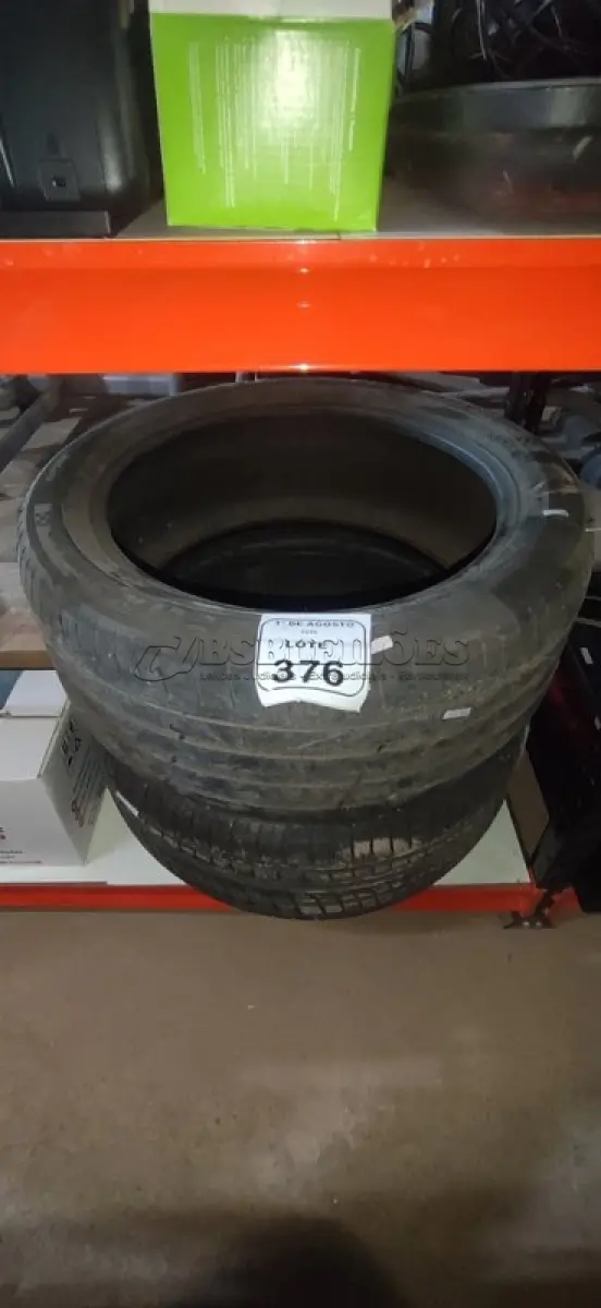 LOTE 376 - 01 PNEU 275/45 R20 E01 PNEU 275/40 2R 20. (NO ESTADO) ATENÇÃO! FAZER A VISITAÇÃO ANTES DE ARREMATAR, NÃO SABEMOS SE FUNCIONA, LEILÃO NÃO TEM GARANTIA E NEM DEVOLUÇÃO, SUJEITO A POSSÍVEIS AVARIAS VISÍVEIS/OCULTAS E/OU AUSÊNCIA DE COMPONENTES.