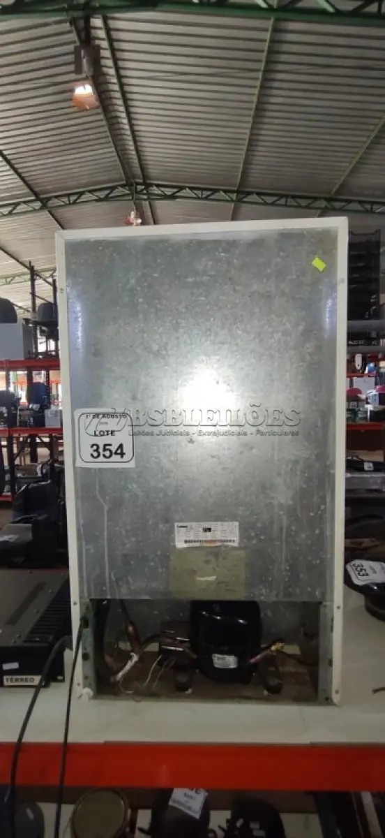 LOTE 354 - 01 FRIGOBAR MODELO COMPACTO 220V MARCA CONSUL. (NO ESTADO) ATENÇÃO! FAZER A VISITAÇÃO ANTES DE ARREMATAR, NÃO SABEMOS SE FUNCIONA, LEILÃO NÃO TEM GARANTIA E NEM DEVOLUÇÃO, SUJEITO A POSSÍVEIS AVARIAS VISÍVEIS/OCULTAS E/OU AUSÊNCIA DE COMPONENTES.