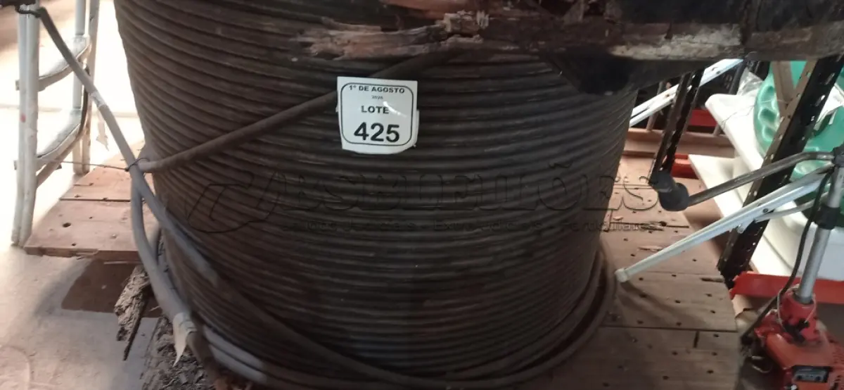 LOTE 425 - 01 CARRETEL COM APROXIMADAMENTE 617M DE FIO 0,35MM PRETO DE ALUMÍNIO15KV BLINDADO PRETO. (NO ESTADO) ATENÇÃO! FAZER A VISITAÇÃO ANTES DE ARREMATAR, NÃO SABEMOS SE FUNCIONA, LEILÃO NÃO TEM GARANTIA E NEM DEVOLUÇÃO, SUJEITO A POSSÍVEIS AVARIAS VISÍVEIS/OCULTAS E/OU AUSÊNCIA DE COMPONENTES.