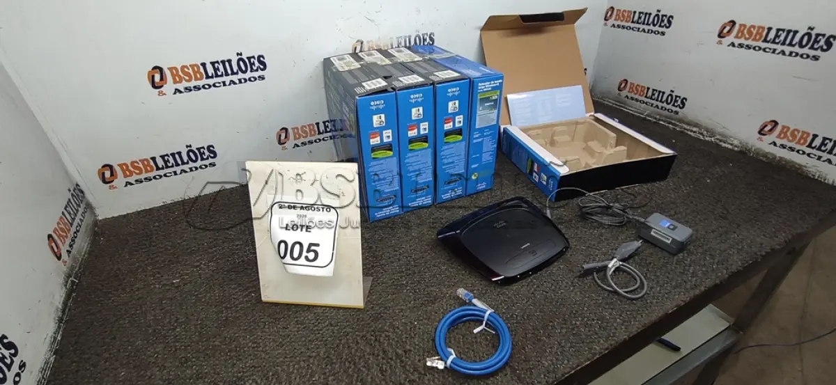 LOTE 005 - 05 ROUTERS DE BANDA LARGA MARCA CISCO. (NO ESTADO) ATENÇÃO! FAZER A VISITAÇÃO ANTES DE ARREMATAR, NÃO SABEMOS SE FUNCIONA, LEILÃO NÃO TEM GARANTIA E NEM DEVOLUÇÃO, SUJEITO A POSSÍVEIS AVARIAS VISÍVEIS/OCULTAS E/OU AUSÊNCIA DE COMPONENTES.