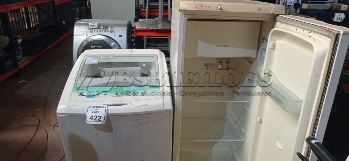 LOTE 422 - 01 GELADEIRA MODELO RE 26 220V MARCA CONSUL E 01 MÁQUINA DE LAVAR 7KG 220V MARCA BRASTEMP. (NO ESTADO) ATENÇÃO! FAZER A VISITAÇÃO ANTES DE ARREMATAR, NÃO SABEMOS SE FUNCIONA, LEILÃO NÃO TEM GARANTIA E NEM DEVOLUÇÃO, SUJEITO A POSSÍVEIS AVARIAS VISÍVEIS/OCULTAS E/OU AUSÊNCIA DE COMPONENTES.