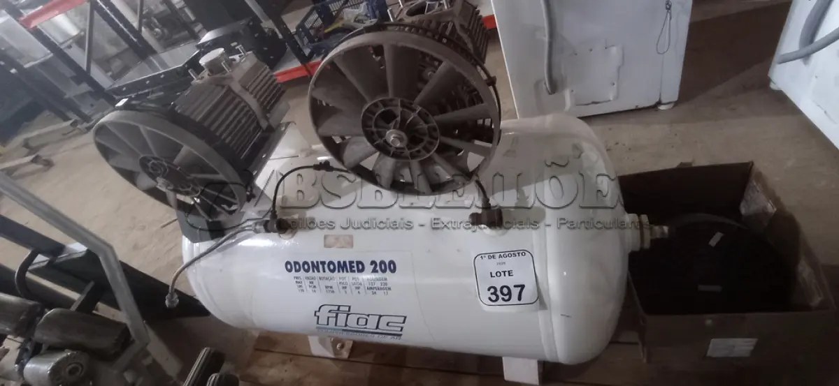 LOTE 397 - 01 COMPRESSOR DE AR ODONTOLÓGICO. (NO ESTADO) ATENÇÃO! FAZER A VISITAÇÃO ANTES DE ARREMATAR, NÃO SABEMOS SE FUNCIONA, LEILÃO NÃO TEM GARANTIA E NEM DEVOLUÇÃO, SUJEITO A POSSÍVEIS AVARIAS VISÍVEIS/OCULTAS E/OU AUSÊNCIA DE COMPONENTES.