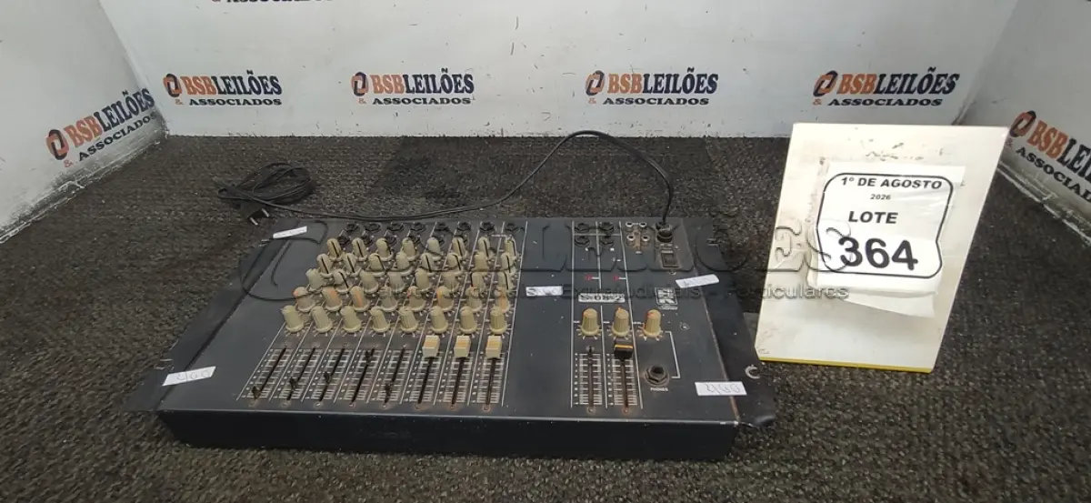 LOTE 364 - 01 MESA DE SOM MODELO S 08-2 MARCA STANER. (NO ESTADO) ATENÇÃO! FAZER A VISITAÇÃO ANTES DE ARREMATAR, NÃO SABEMOS SE FUNCIONA, LEILÃO NÃO TEM GARANTIA E NEM DEVOLUÇÃO, SUJEITO A POSSÍVEIS AVARIAS VISÍVEIS/OCULTAS E/OU AUSÊNCIA DE COMPONENTES.