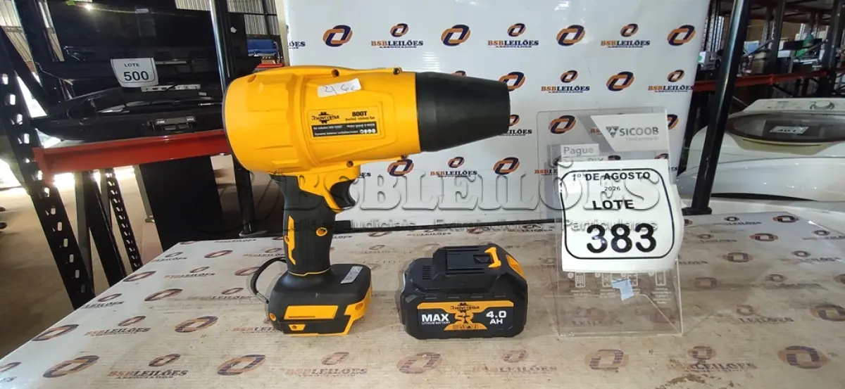 LOTE 383 - 01 SOPRADOR ELÉTRICO A BATERIA MARCA HOVI STAR. (NO ESTADO) ATENÇÃO! FAZER A VISITAÇÃO ANTES DE ARREMATAR, NÃO SABEMOS SE FUNCIONA, LEILÃO NÃO TEM GARANTIA E NEM DEVOLUÇÃO, SUJEITO A POSSÍVEIS AVARIAS VISÍVEIS/OCULTAS E/OU AUSÊNCIA DE COMPONENTES.