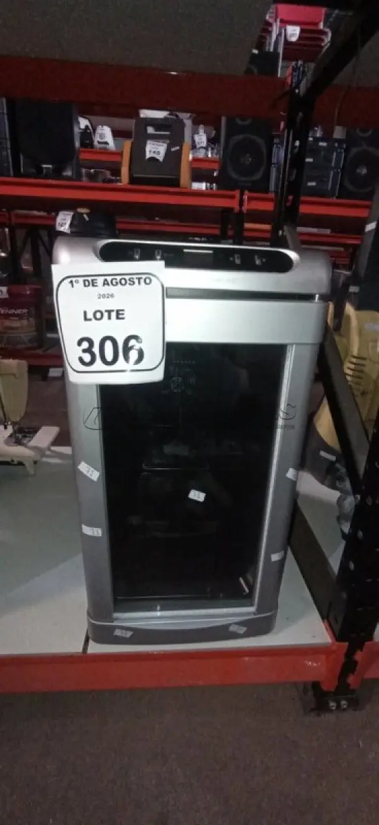 LOTE 306 - 01 ADEGA 220V MARCA DYNASTY. (NO ESTADO) ATENÇÃO! FAZER A VISITAÇÃO ANTES DE ARREMATAR, NÃO SABEMOS SE FUNCIONA, LEILÃO NÃO TEM GARANTIA E NEM DEVOLUÇÃO, SUJEITO A POSSÍVEIS AVARIAS VISÍVEIS/OCULTAS E/OU AUSÊNCIA DE COMPONENTES.
