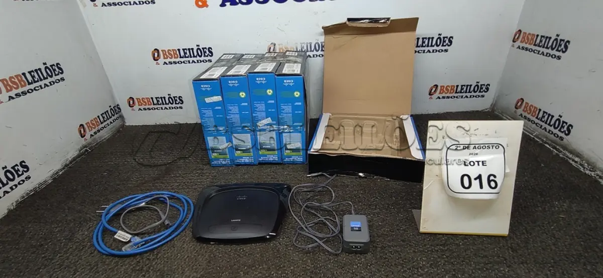 LOTE 016 - 05 ROUTERS DE BANDA LARGA MARCA CISCO. (NO ESTADO) ATENÇÃO! FAZER A VISITAÇÃO ANTES DE ARREMATAR, NÃO SABEMOS SE FUNCIONA, LEILÃO NÃO TEM GARANTIA E NEM DEVOLUÇÃO, SUJEITO A POSSÍVEIS AVARIAS VISÍVEIS/OCULTAS E/OU AUSÊNCIA DE COMPONENTES.