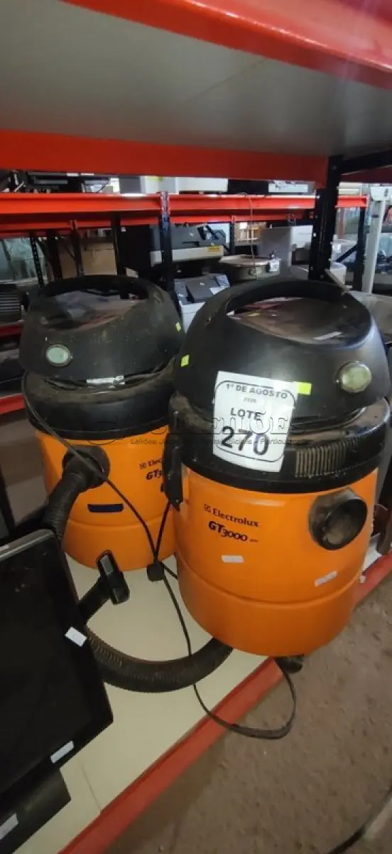 LOTE 270 - 02 ASPIRADORES INDUSTRIAIS MODELO GT3000. (NO ESTADO) ATENÇÃO! FAZER A VISITAÇÃO ANTES DE ARREMATAR, NÃO SABEMOS SE FUNCIONA, LEILÃO NÃO TEM GARANTIA E NEM DEVOLUÇÃO, SUJEITO A POSSÍVEIS AVARIAS VISÍVEIS/OCULTAS E/OU AUSÊNCIA DE COMPONENTES.
