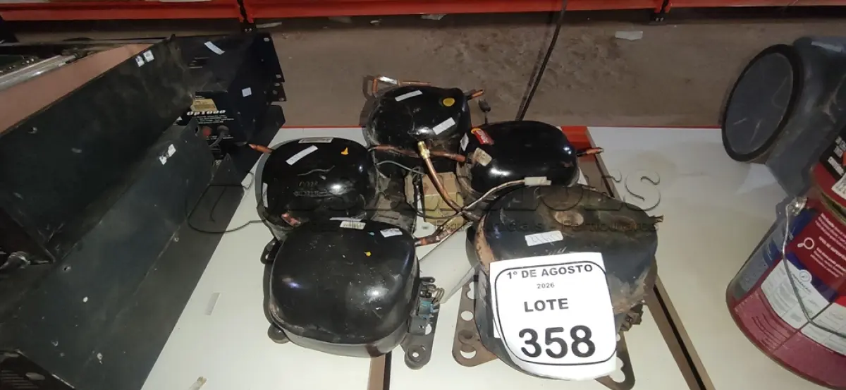 LOTE 358 - 05 MOTORES DE GELADEIRA DE MARCAS E MODELOS DIVERSOS. (NO ESTADO) ATENÇÃO! FAZER A VISITAÇÃO ANTES DE ARREMATAR, NÃO SABEMOS SE FUNCIONA, LEILÃO NÃO TEM GARANTIA E NEM DEVOLUÇÃO, SUJEITO A POSSÍVEIS AVARIAS VISÍVEIS/OCULTAS E/OU AUSÊNCIA DE COMPONENTES.