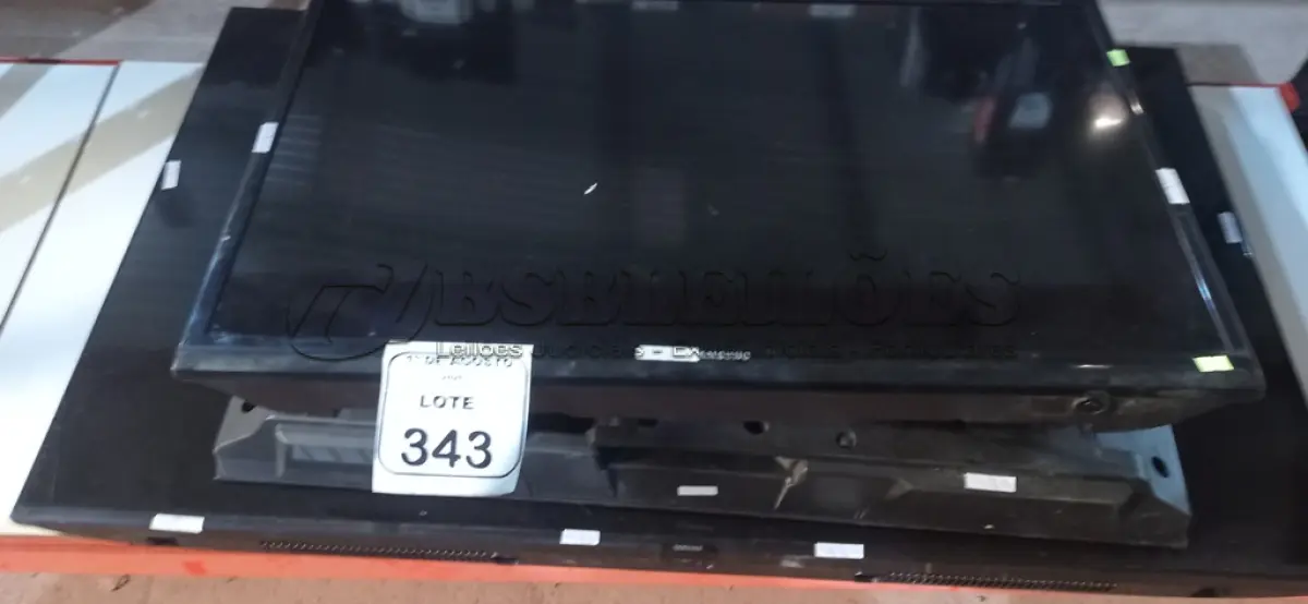 LOTE 343 - 03 TVS DE TAMANHOS DIVERSOS PARA RETIRADA DE PEÇAS. (NO ESTADO) ATENÇÃO! FAZER A VISITAÇÃO ANTES DE ARREMATAR, NÃO SABEMOS SE FUNCIONA, LEILÃO NÃO TEM GARANTIA E NEM DEVOLUÇÃO, SUJEITO A POSSÍVEIS AVARIAS VISÍVEIS/OCULTAS E/OU AUSÊNCIA DE COMPONENTES.
