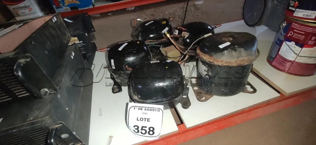 LOTE 358 - 05 MOTORES DE GELADEIRA DE MARCAS E MODELOS DIVERSOS. (NO ESTADO) ATENÇÃO! FAZER A VISITAÇÃO ANTES DE ARREMATAR, NÃO SABEMOS SE FUNCIONA, LEILÃO NÃO TEM GARANTIA E NEM DEVOLUÇÃO, SUJEITO A POSSÍVEIS AVARIAS VISÍVEIS/OCULTAS E/OU AUSÊNCIA DE COMPONENTES.