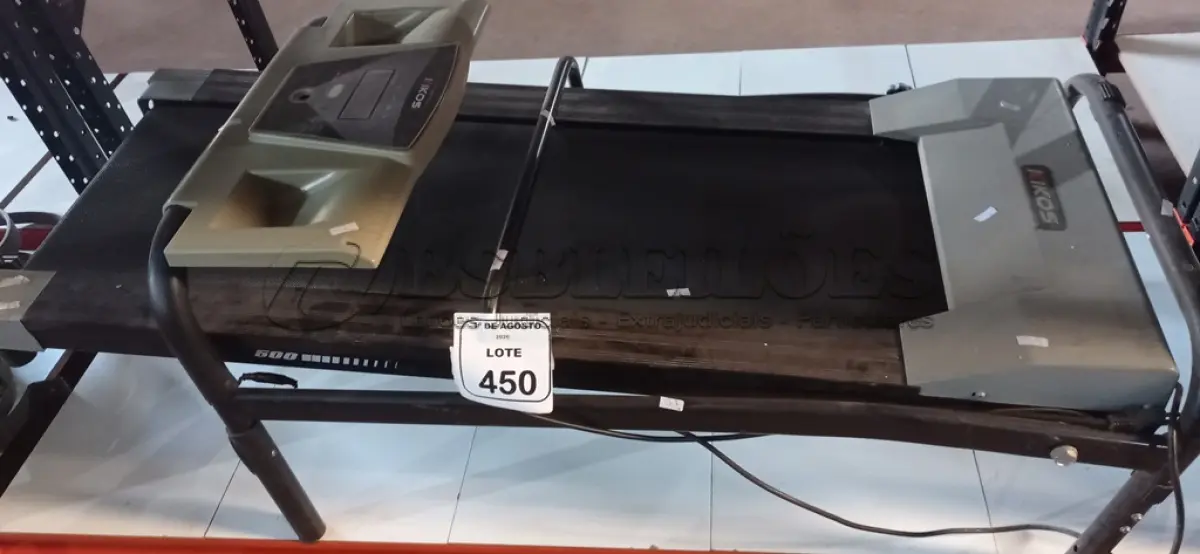 LOTE 450 - 01 ESTEIRA ERGOMÉTRICA MARCA KIKOS. (NO ESTADO) ATENÇÃO! FAZER A VISITAÇÃO ANTES DE ARREMATAR, NÃO SABEMOS SE FUNCIONA, LEILÃO NÃO TEM GARANTIA E NEM DEVOLUÇÃO, SUJEITO A POSSÍVEIS AVARIAS VISÍVEIS/OCULTAS E/OU AUSÊNCIA DE COMPONENTES.