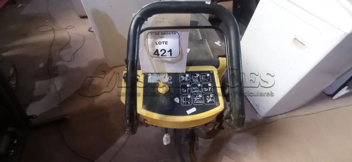 LOTE 421 - 01 MÁQUINA DE LAVAR PISO INDUSTRIAL MODELO BD 530 MARCA KARCHER. (NO ESTADO) ATENÇÃO! FAZER A VISITAÇÃO ANTES DE ARREMATAR, NÃO SABEMOS SE FUNCIONA, LEILÃO NÃO TEM GARANTIA E NEM DEVOLUÇÃO, SUJEITO A POSSÍVEIS AVARIAS VISÍVEIS/OCULTAS E/OU AUSÊNCIA DE COMPONENTES.