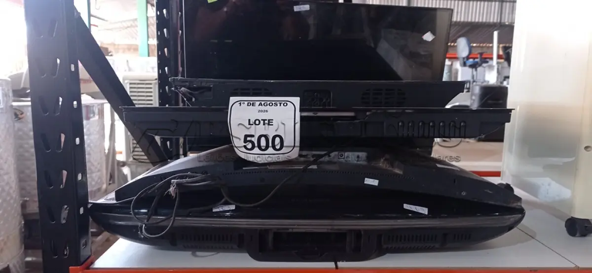 LOTE 500 - 04 AMPLIFICADORES PROFISSIONAIS E 01 MIXER DE ÁUDIO. (NO ESTADO) ATENÇÃO! FAZER A VISITAÇÃO ANTES DE ARREMATAR, NÃO SABEMOS SE FUNCIONA, LEILÃO NÃO TEM GARANTIA E NEM DEVOLUÇÃO, SUJEITO A POSSÍVEIS AVARIAS VISÍVEIS/OCULTAS E/OU AUSÊNCIA DE COMPONENTES.