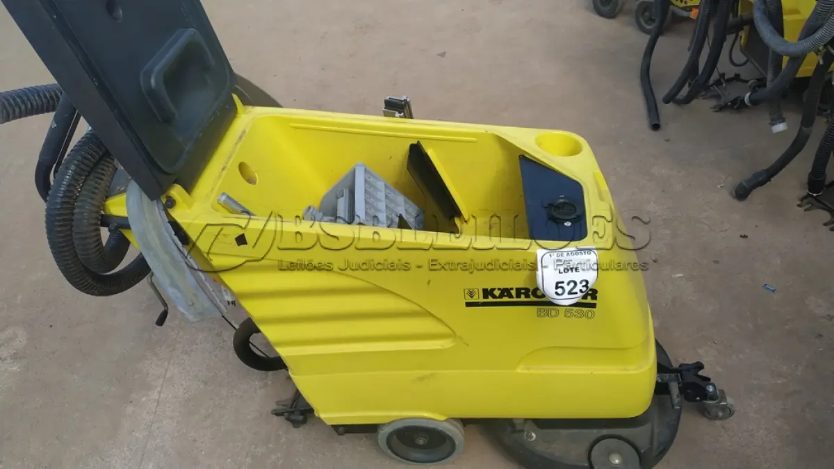 LOTE 523 - 01 MÁQUINA DE LAVAR PISO INDUSTRIAL MODELO BD 530 MARCA KARCHER. (NO ESTADO) ATENÇÃO! FAZER A VISITAÇÃO ANTES DE ARREMATAR, NÃO SABEMOS SE FUNCIONA, LEILÃO NÃO TEM GARANTIA E NEM DEVOLUÇÃO, SUJEITO A POSSÍVEIS AVARIAS VISÍVEIS/OCULTAS E/OU AUSÊNCIA DE COMPONENTES.