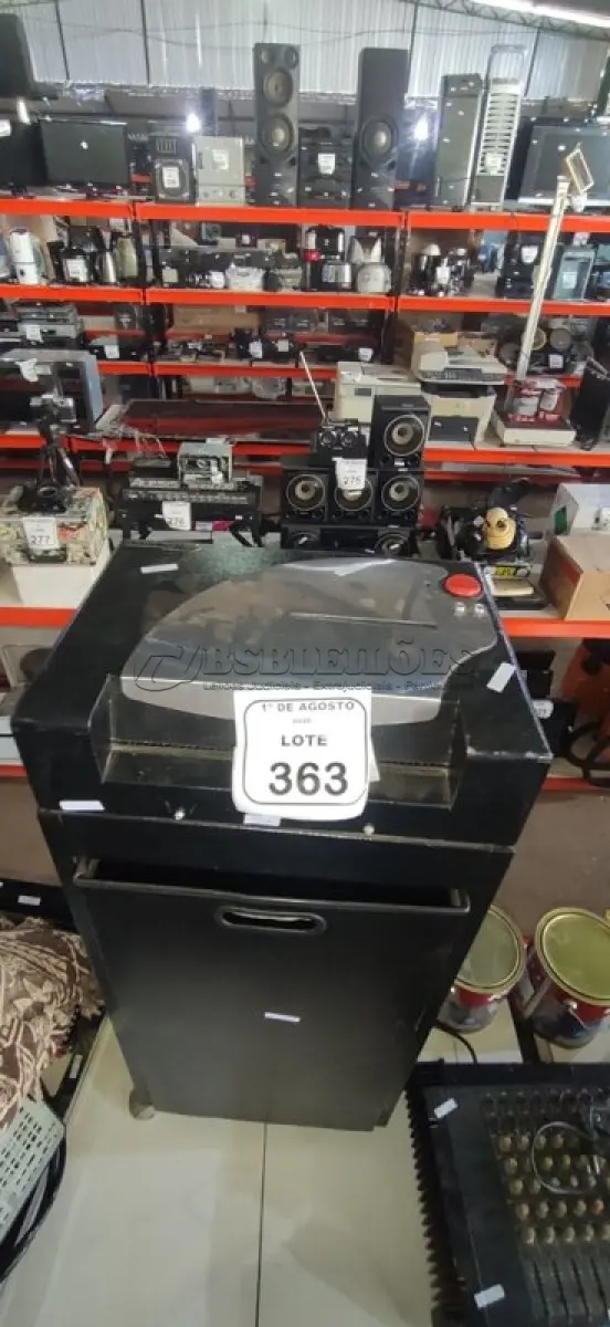 LOTE 363 - 01 FRAGMENTADORA DE PAPEL MODELO 270 30TT MARCA DESTROYER. (NO ESTADO) ATENÇÃO! FAZER A VISITAÇÃO ANTES DE ARREMATAR, NÃO SABEMOS SE FUNCIONA, LEILÃO NÃO TEM GARANTIA E NEM DEVOLUÇÃO, SUJEITO A POSSÍVEIS AVARIAS VISÍVEIS/OCULTAS E/OU AUSÊNCIA DE COMPONENTES.