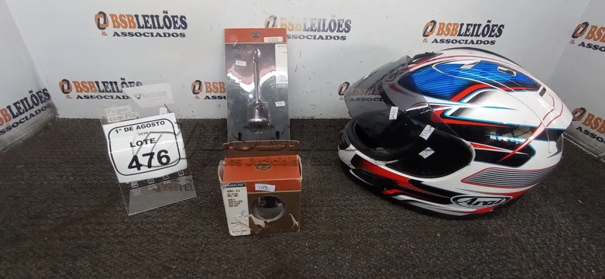 LOTE 476 - 01 CAPACETE 63 MARCA ARAI E 02 ACESSÓRIOS PARA MOTOS HARLEY DAVIDSON. (NO ESTADO) ATENÇÃO! FAZER A VISITAÇÃO ANTES DE ARREMATAR, NÃO SABEMOS SE FUNCIONA, LEILÃO NÃO TEM GARANTIA E NEM DEVOLUÇÃO, SUJEITO A POSSÍVEIS AVARIAS VISÍVEIS/OCULTAS E/OU AUSÊNCIA DE COMPONENTES.