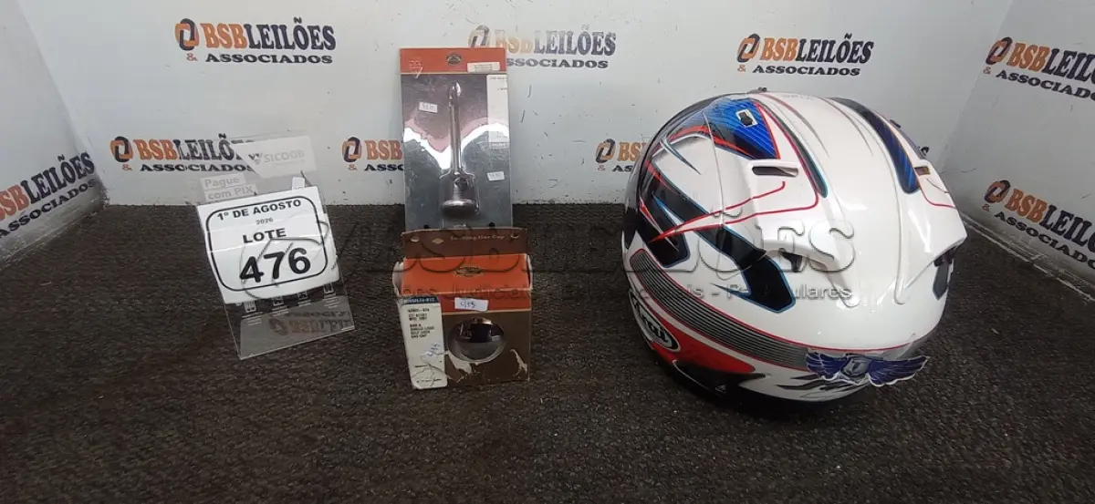 LOTE 476 - 01 CAPACETE 63 MARCA ARAI E 02 ACESSÓRIOS PARA MOTOS HARLEY DAVIDSON. (NO ESTADO) ATENÇÃO! FAZER A VISITAÇÃO ANTES DE ARREMATAR, NÃO SABEMOS SE FUNCIONA, LEILÃO NÃO TEM GARANTIA E NEM DEVOLUÇÃO, SUJEITO A POSSÍVEIS AVARIAS VISÍVEIS/OCULTAS E/OU AUSÊNCIA DE COMPONENTES.
