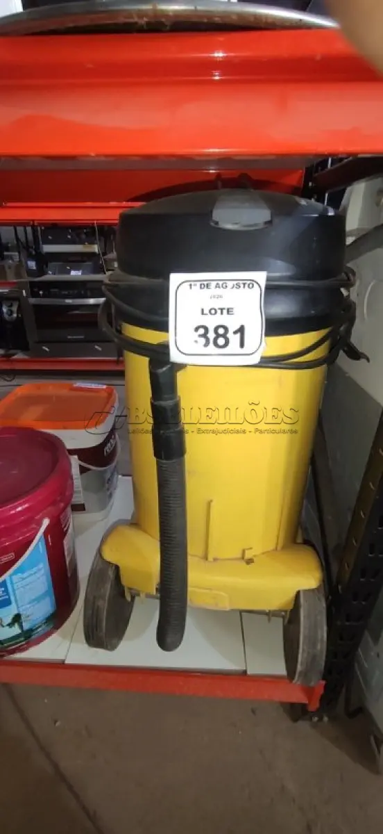 LOTE 381 - 01 ASPIRADOR INDUSTRIAL MODELO NT 48/1 MARCA KARCHER INCOMPLETO. (NO ESTADO) ATENÇÃO! FAZER A VISITAÇÃO ANTES DE ARREMATAR, NÃO SABEMOS SE FUNCIONA, LEILÃO NÃO TEM GARANTIA E NEM DEVOLUÇÃO, SUJEITO A POSSÍVEIS AVARIAS VISÍVEIS/OCULTAS E/OU AUSÊNCIA DE COMPONENTES.