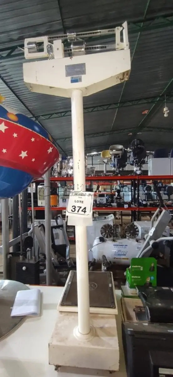 LOTE 374 - 01 BALANÇA ANTROPOMÉTRICA MARCA WELMY. (NO ESTADO) ATENÇÃO! FAZER A VISITAÇÃO ANTES DE ARREMATAR, NÃO SABEMOS SE FUNCIONA, LEILÃO NÃO TEM GARANTIA E NEM DEVOLUÇÃO, SUJEITO A POSSÍVEIS AVARIAS VISÍVEIS/OCULTAS E/OU AUSÊNCIA DE COMPONENTES.