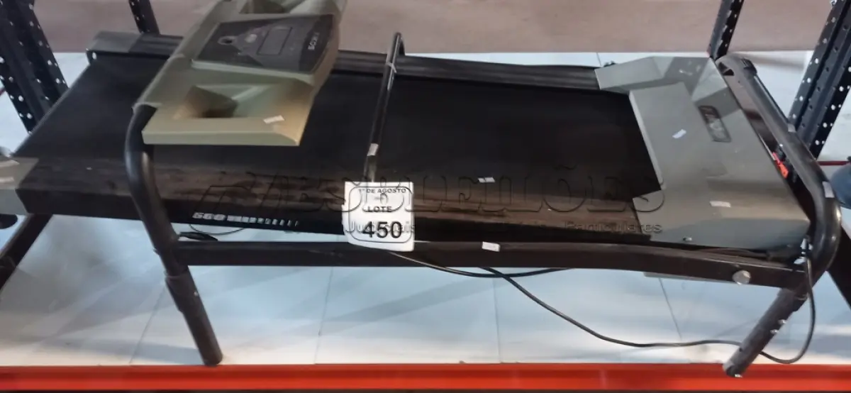 LOTE 450 - 01 ESTEIRA ERGOMÉTRICA MARCA KIKOS. (NO ESTADO) ATENÇÃO! FAZER A VISITAÇÃO ANTES DE ARREMATAR, NÃO SABEMOS SE FUNCIONA, LEILÃO NÃO TEM GARANTIA E NEM DEVOLUÇÃO, SUJEITO A POSSÍVEIS AVARIAS VISÍVEIS/OCULTAS E/OU AUSÊNCIA DE COMPONENTES.