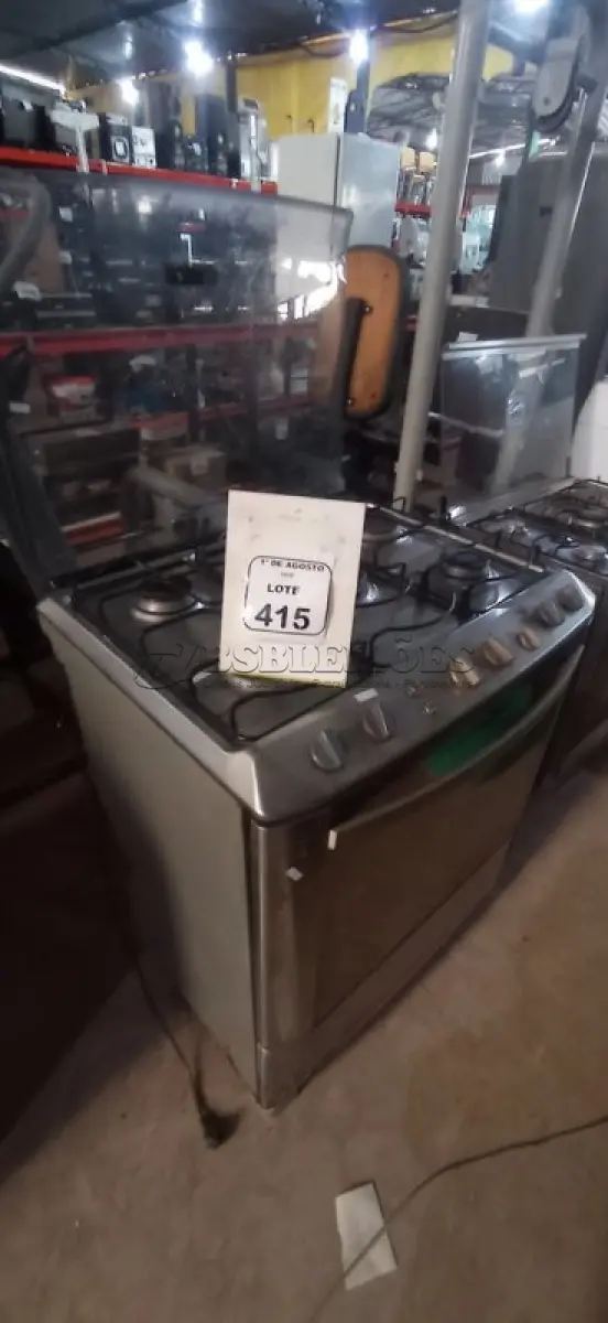 LOTE 415 - 01 FOGÃO 05 BOCAS ELÉTRICO MARCA MABE. (NO ESTADO) ATENÇÃO! FAZER A VISITAÇÃO ANTES DE ARREMATAR, NÃO SABEMOS SE FUNCIONA, LEILÃO NÃO TEM GARANTIA E NEM DEVOLUÇÃO, SUJEITO A POSSÍVEIS AVARIAS VISÍVEIS/OCULTAS E/OU AUSÊNCIA DE COMPONENTES.