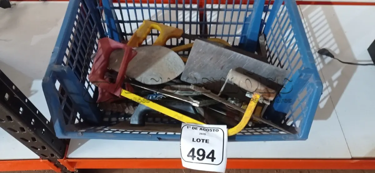 LOTE 494 - 03 ESQUADROS TAMANHOS DIVERSOS, 08 ARCOS DE SERRA, 03 PONTEIROS, 03 DESEMPENADEIRAS DE AÇO, 02 COLHERES DE PEDREIRO E 04 PRUMO. (NO ESTADO) ATENÇÃO! FAZER A VISITAÇÃO ANTES DE ARREMATAR, NÃO SABEMOS SE FUNCIONA, LEILÃO NÃO TEM GARANTIA E NEM DEVOLUÇÃO, SUJEITO A POSSÍVEIS AVARIAS VISÍVEIS/OCULTAS E/OU AUSÊNCIA DE COMPONENTES.
