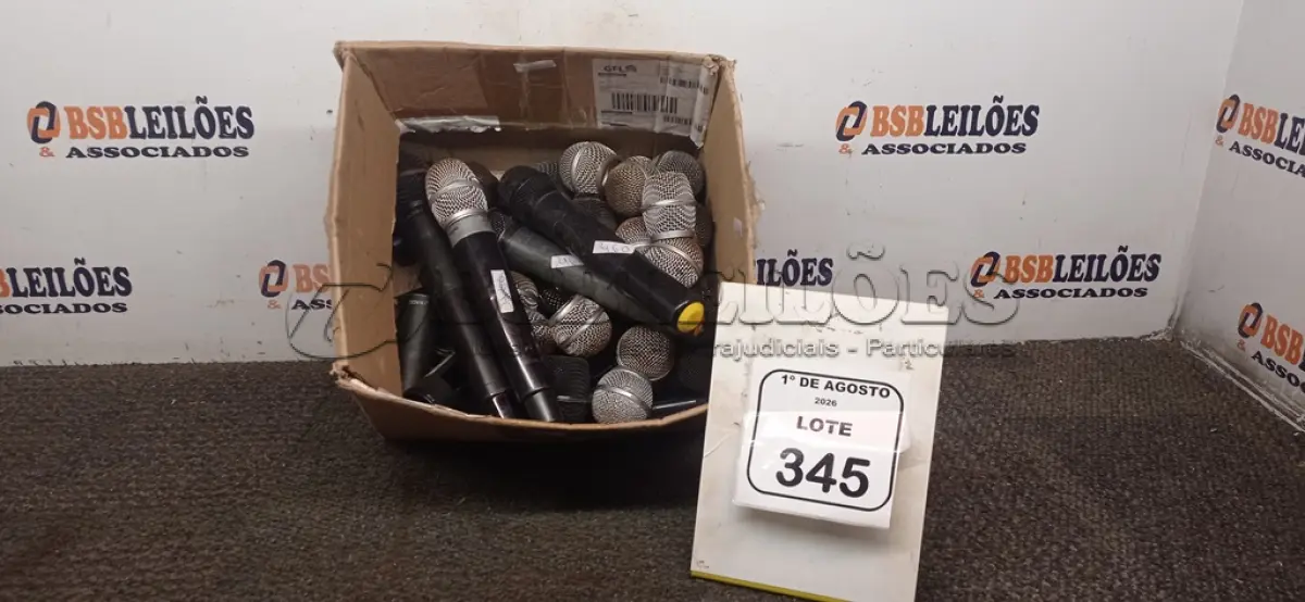 LOTE 345 - 01 LOTE COM VÁRIOS MICROFONES DE MARCAS E MODELOS DIVERSOS PARA RETIRADA DE PEÇAS. (NO ESTADO) ATENÇÃO! FAZER A VISITAÇÃO ANTES DE ARREMATAR, NÃO SABEMOS SE FUNCIONA, LEILÃO NÃO TEM GARANTIA E NEM DEVOLUÇÃO, SUJEITO A POSSÍVEIS AVARIAS VISÍVEIS/OCULTAS E/OU AUSÊNCIA DE COMPONENTES.