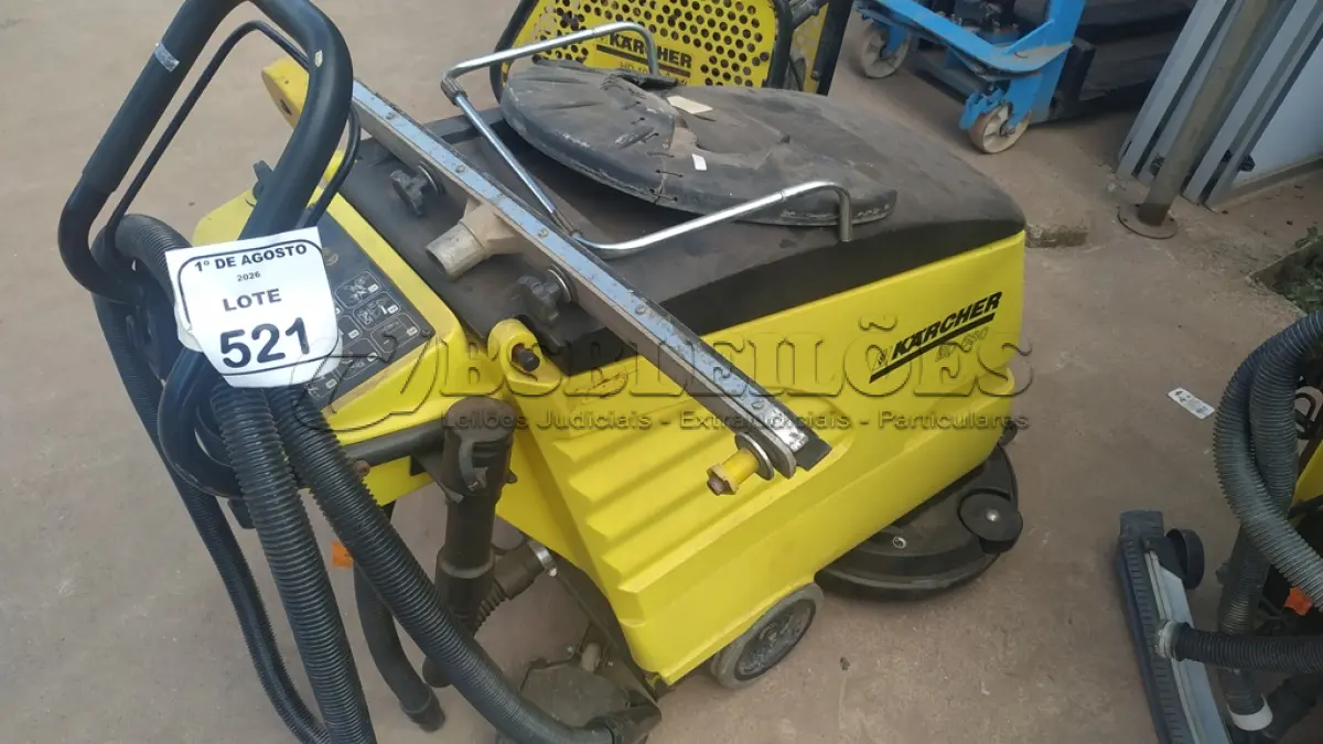 LOTE 521 - 01 MÁQUINA DE LAVAR PISO INDUSTRIAL MODELO BD 530 MARCA KARCHER. (NO ESTADO) ATENÇÃO! FAZER A VISITAÇÃO ANTES DE ARREMATAR, NÃO SABEMOS SE FUNCIONA, LEILÃO NÃO TEM GARANTIA E NEM DEVOLUÇÃO, SUJEITO A POSSÍVEIS AVARIAS VISÍVEIS/OCULTAS E/OU AUSÊNCIA DE COMPONENTES.