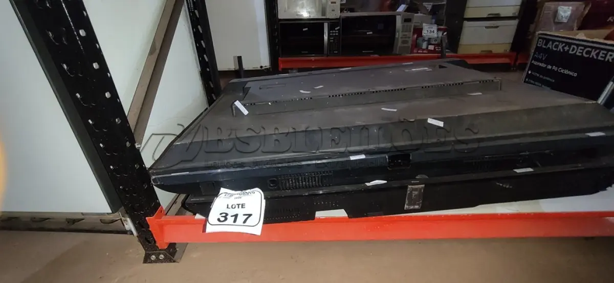 LOTE 317 - 03 TVS DE TAMANHOS E MARCAS DIVERSAS PARA RETIRADA DE PEÇAS. (NO ESTADO) ATENÇÃO! FAZER A VISITAÇÃO ANTES DE ARREMATAR, NÃO SABEMOS SE FUNCIONA, LEILÃO NÃO TEM GARANTIA E NEM DEVOLUÇÃO, SUJEITO A POSSÍVEIS AVARIAS VISÍVEIS/OCULTAS E/OU AUSÊNCIA DE COMPONENTES.