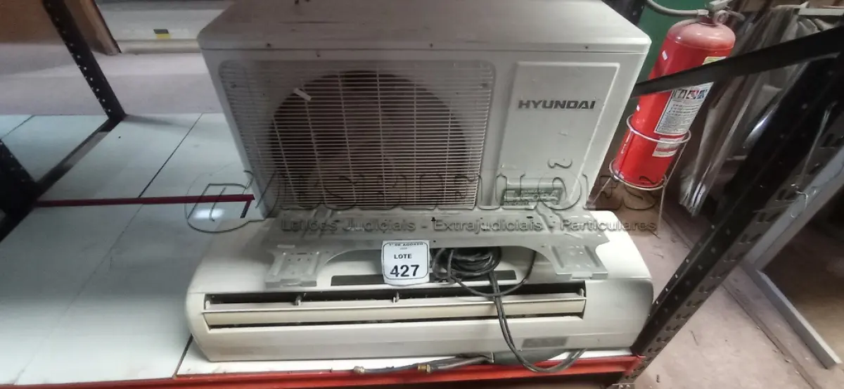 LOTE 427 - 01 AR CONDICIONADO DE 24.000BTU/H MARCA HYNDAY. (NO ESTADO) ATENÇÃO! FAZER A VISITAÇÃO ANTES DE ARREMATAR, NÃO SABEMOS SE FUNCIONA, LEILÃO NÃO TEM GARANTIA E NEM DEVOLUÇÃO, SUJEITO A POSSÍVEIS AVARIAS VISÍVEIS/OCULTAS E/OU AUSÊNCIA DE COMPONENTES.