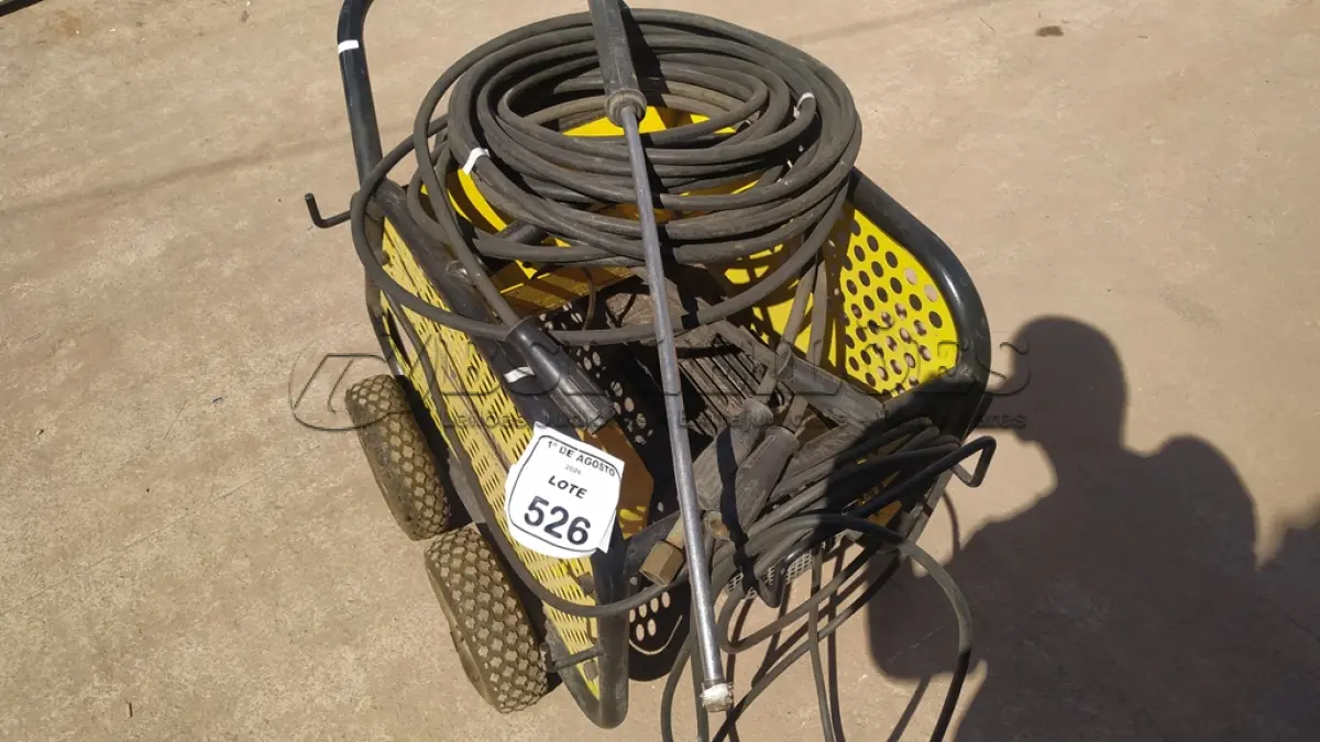 LOTE 526 - 01 LAVADORA DE ALTA PRESSÃO INDUSTRIAL MODELO HD 10/25 MAXI MARCA KARCHER. (NO ESTADO) ATENÇÃO! FAZER A VISITAÇÃO ANTES DE ARREMATAR, NÃO SABEMOS SE FUNCIONA, LEILÃO NÃO TEM GARANTIA E NEM DEVOLUÇÃO, SUJEITO A POSSÍVEIS AVARIAS VISÍVEIS/OCULTAS E/OU AUSÊNCIA DE COMPONENTES.