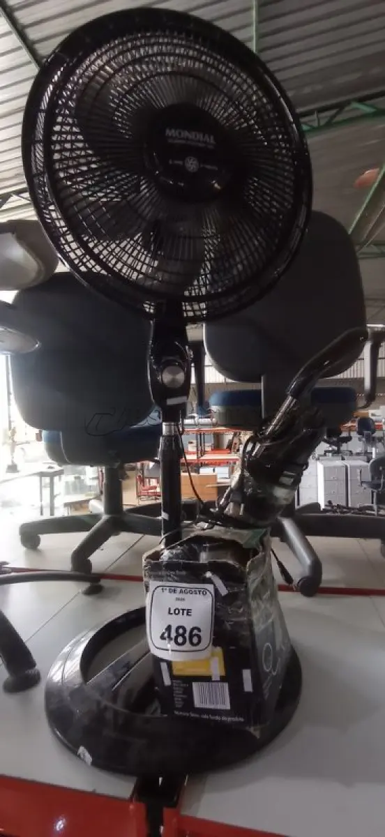LOTE 486 - 01 VENTILADOR DE COLUNA, 01 ASPIRADOR DE PÓ E 01 CHALEIRA ELÉTRICA. (NO ESTADO) ATENÇÃO! FAZER A VISITAÇÃO ANTES DE ARREMATAR, NÃO SABEMOS SE FUNCIONA, LEILÃO NÃO TEM GARANTIA E NEM DEVOLUÇÃO, SUJEITO A POSSÍVEIS AVARIAS VISÍVEIS/OCULTAS E/OU AUSÊNCIA DE COMPONENTES.