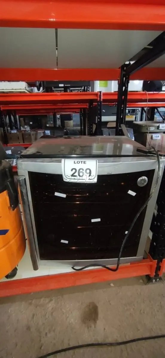 LOTE 269 - 01 ADEGA DE VINHOS 220V MODELO GWC02DBFANS MARCA GE. (NO ESTADO) ATENÇÃO! FAZER A VISITAÇÃO ANTES DE ARREMATAR, NÃO SABEMOS SE FUNCIONA, LEILÃO NÃO TEM GARANTIA E NEM DEVOLUÇÃO, SUJEITO A POSSÍVEIS AVARIAS VISÍVEIS/OCULTAS E/OU AUSÊNCIA DE COMPONENTES.