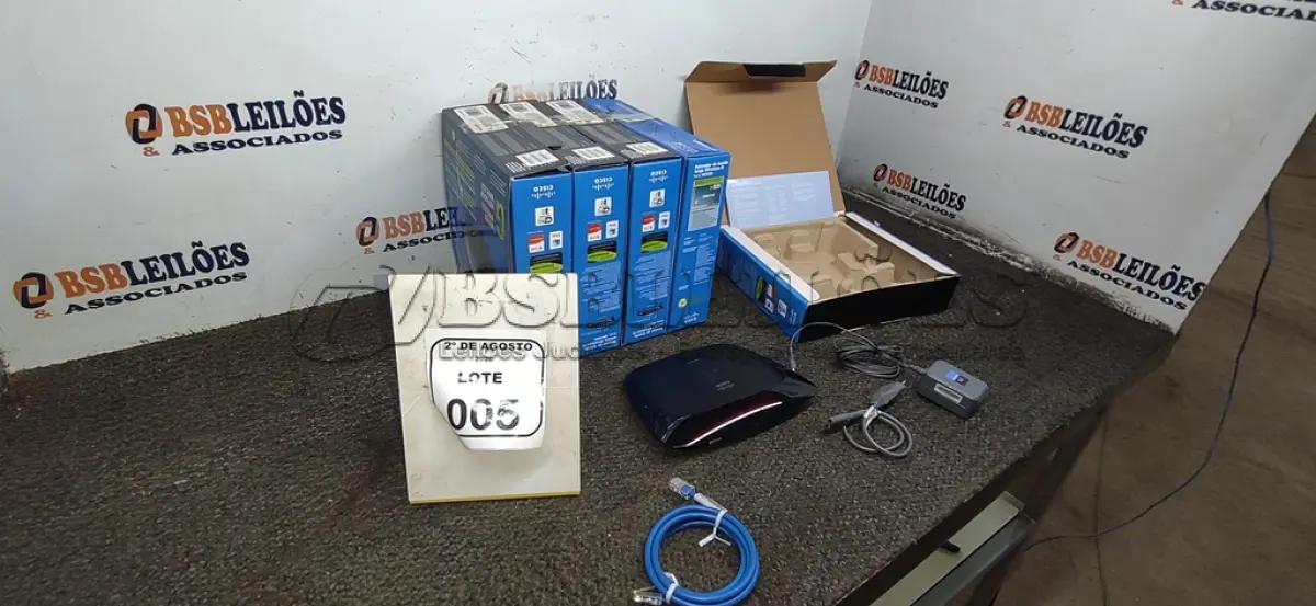 LOTE 005 - 05 ROUTERS DE BANDA LARGA MARCA CISCO. (NO ESTADO) ATENÇÃO! FAZER A VISITAÇÃO ANTES DE ARREMATAR, NÃO SABEMOS SE FUNCIONA, LEILÃO NÃO TEM GARANTIA E NEM DEVOLUÇÃO, SUJEITO A POSSÍVEIS AVARIAS VISÍVEIS/OCULTAS E/OU AUSÊNCIA DE COMPONENTES.
